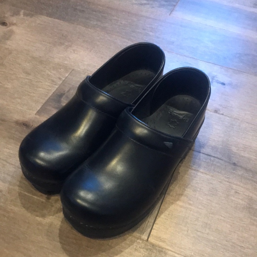 Gently used Dansko clogs, size 40 (US: 9.5-10)
